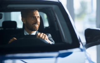 Dipendenti ricevono gift card Carburante e mobilità